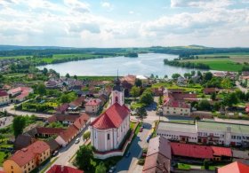 K Novému Veselí za rybníky i hejkalem